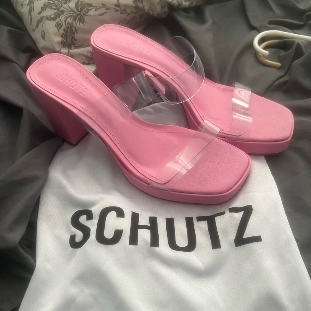 Schutz pink strappy sandal. Size 9.5